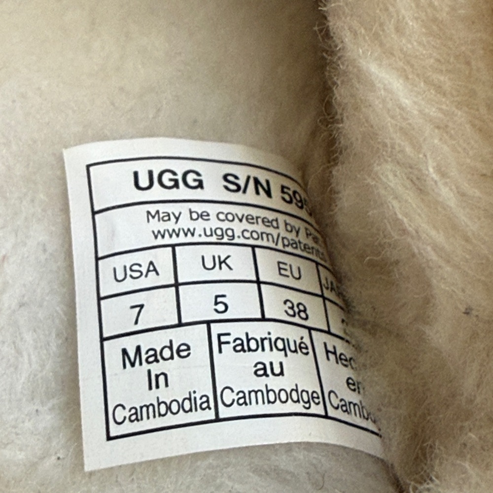 UGG TAZZ Beige Slippers with Red Accent - Picture 6 of 7